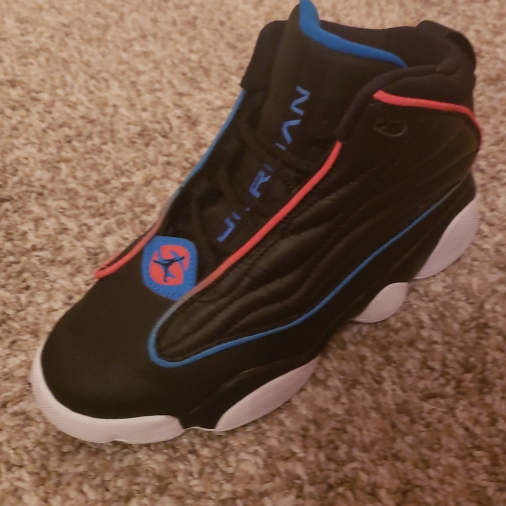 Boys Jordan Pro Strong athletic shoes size 1Y